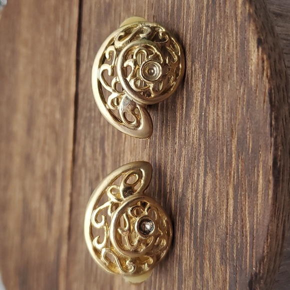 Vintage spiral seashell clip on earrings E751 - Picture 1 of 4